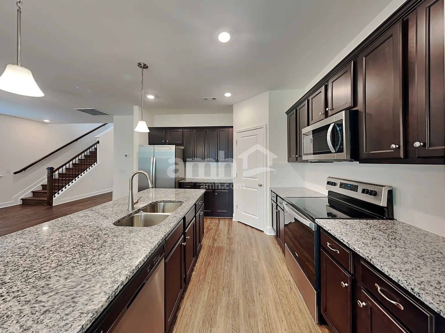 4 bed, 2.5 bath, 2083 sqft, $2,600 — Photo 3