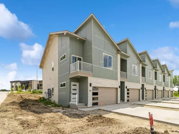 15588 Rocklyn Pl, Clive, IA