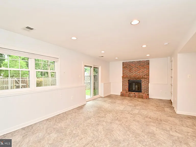 10048 Wood Sorrels Ln — Photo 31