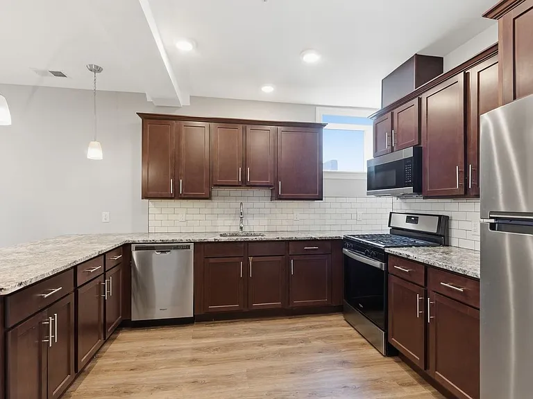 18 N Union Ave #5 — Photo 3