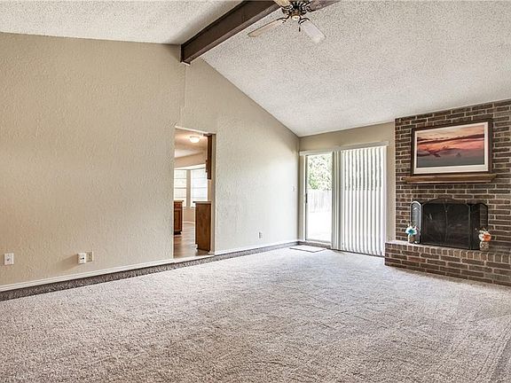 3rd image of 609 Lottie Ln