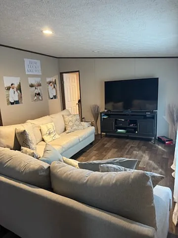 3 bed, 1216 sqft, $1,800 — Photo 2