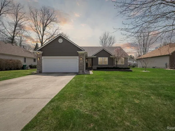 1901 Ash St, Saint Clair, MI 48079