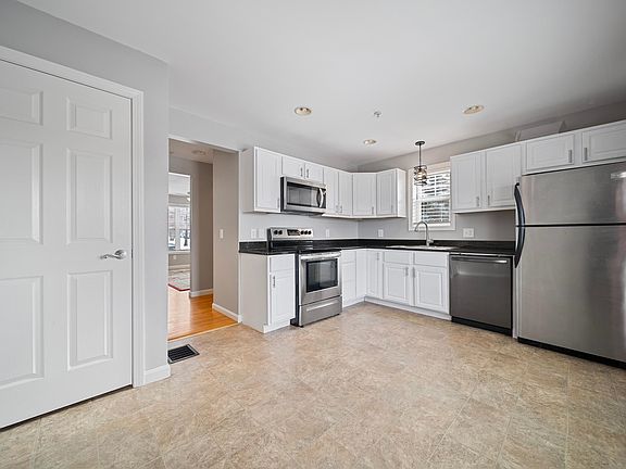 4th image of 146 Karatzas Avenue