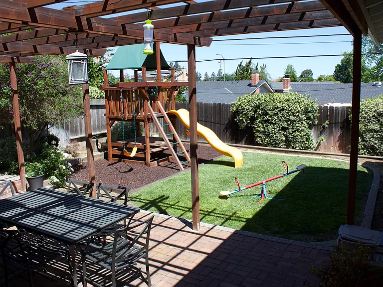 1711 Hyacinth Ln — Photo 2