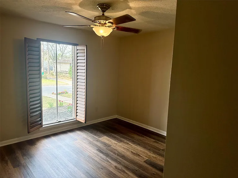 103 Wroxton Dr — Photo 11
