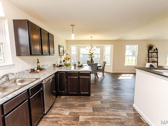 4th image of 175 Rivers Edge Dr