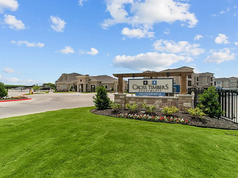 Cross Timbers Apartments — Photo 9