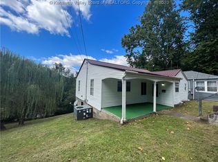 175 Court St, Madison, WV 25130