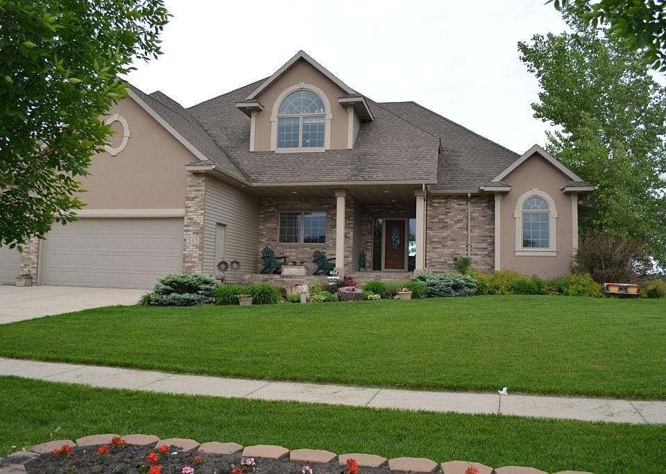 1st image of 343 Edgewater Dr