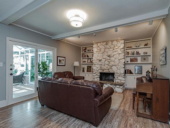 4th image of 17650 Briarcliff Ct
