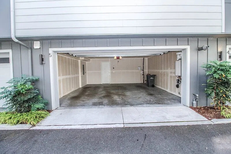 4 bed, 3.5 bath, 2241 sqft, $4,150 — Photo 2