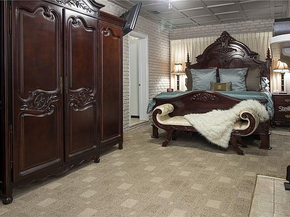5th image of 374 Foster Ln
