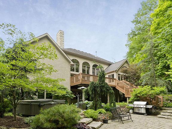 2nd image of 1970 Woodlands Pl