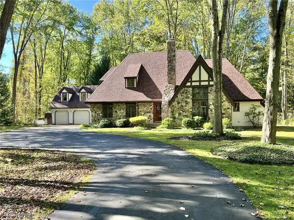 110 W River Rd, Valley City, OH 44280