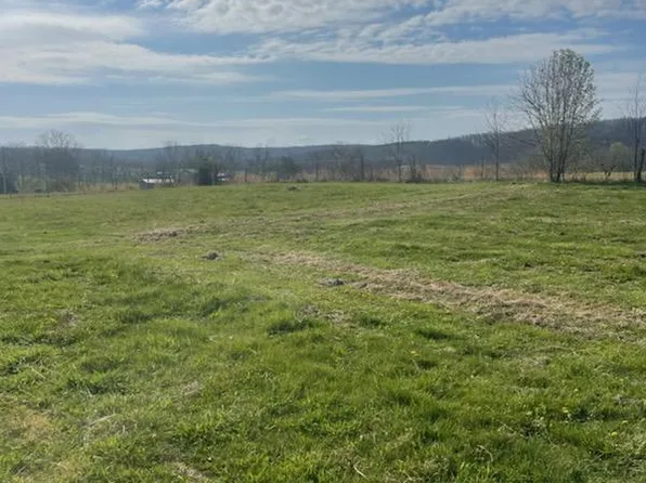 520 Lowe Rd, Crossville, TN 38572