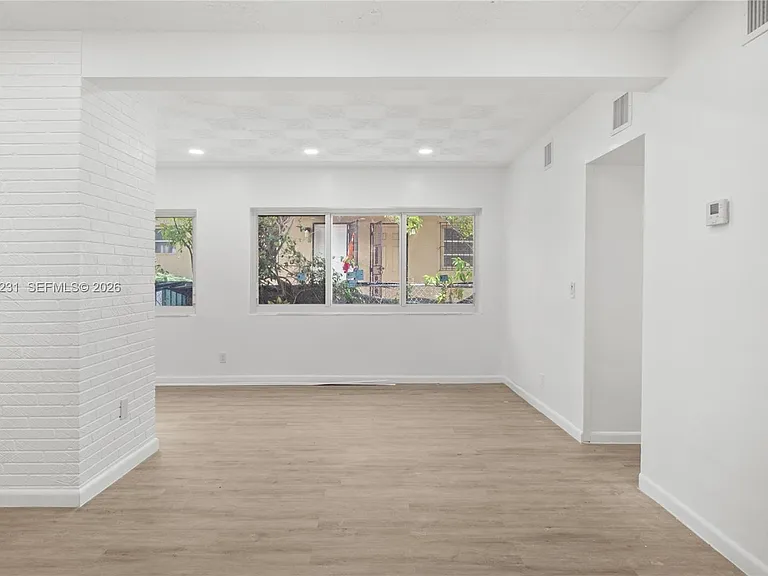 1701 NW 19th Ave — Photo 24