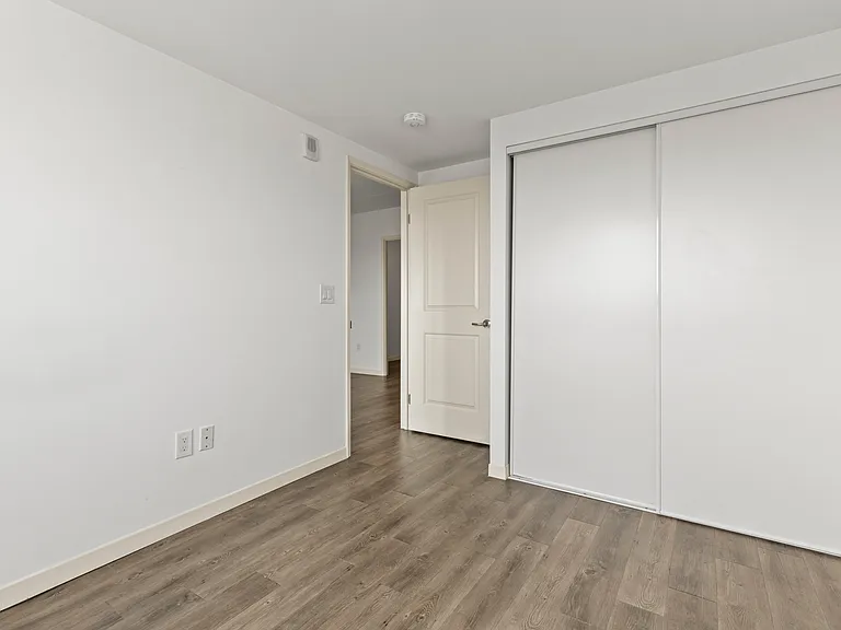 220 Cannon St E — Photo 28