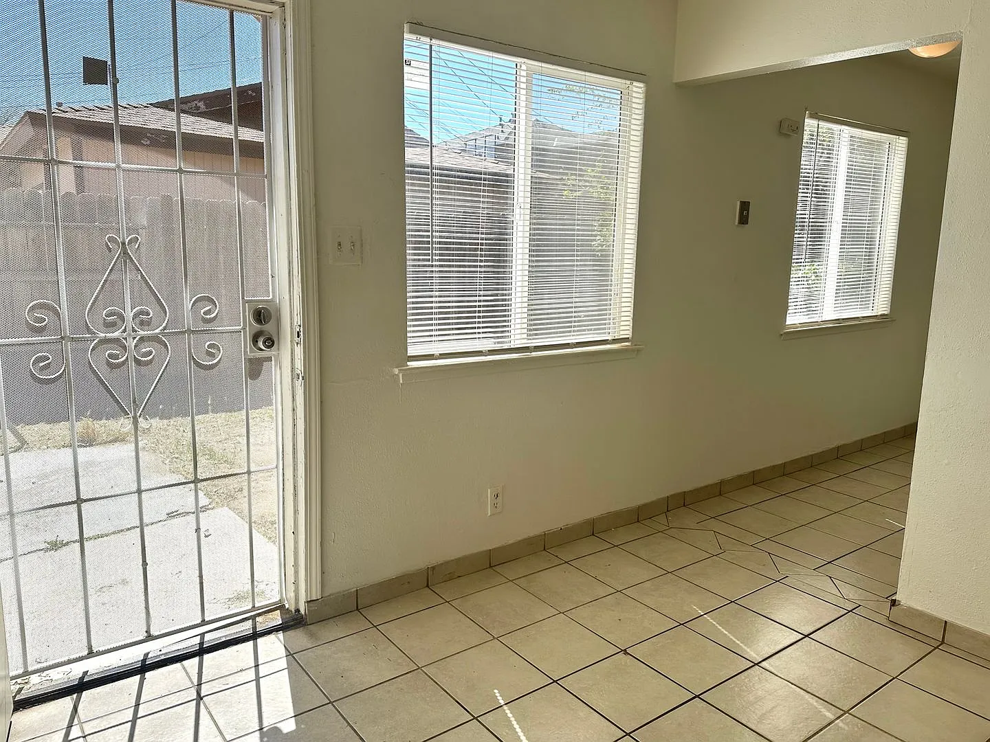 606 Linden Court — Photo 4