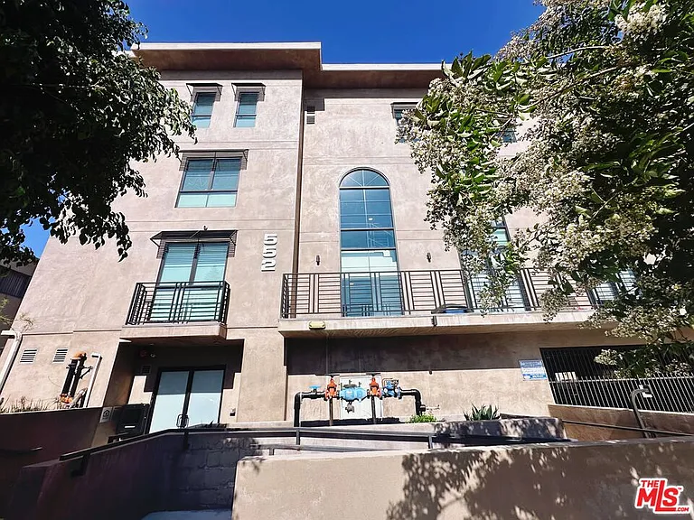552 N Hobart Blvd #208 — Photo 2