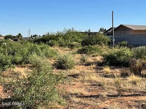 3rd image of 905 Oasis Dr