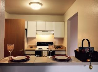 15765 Goddard Rd APT 102, Southgate, MI 48195