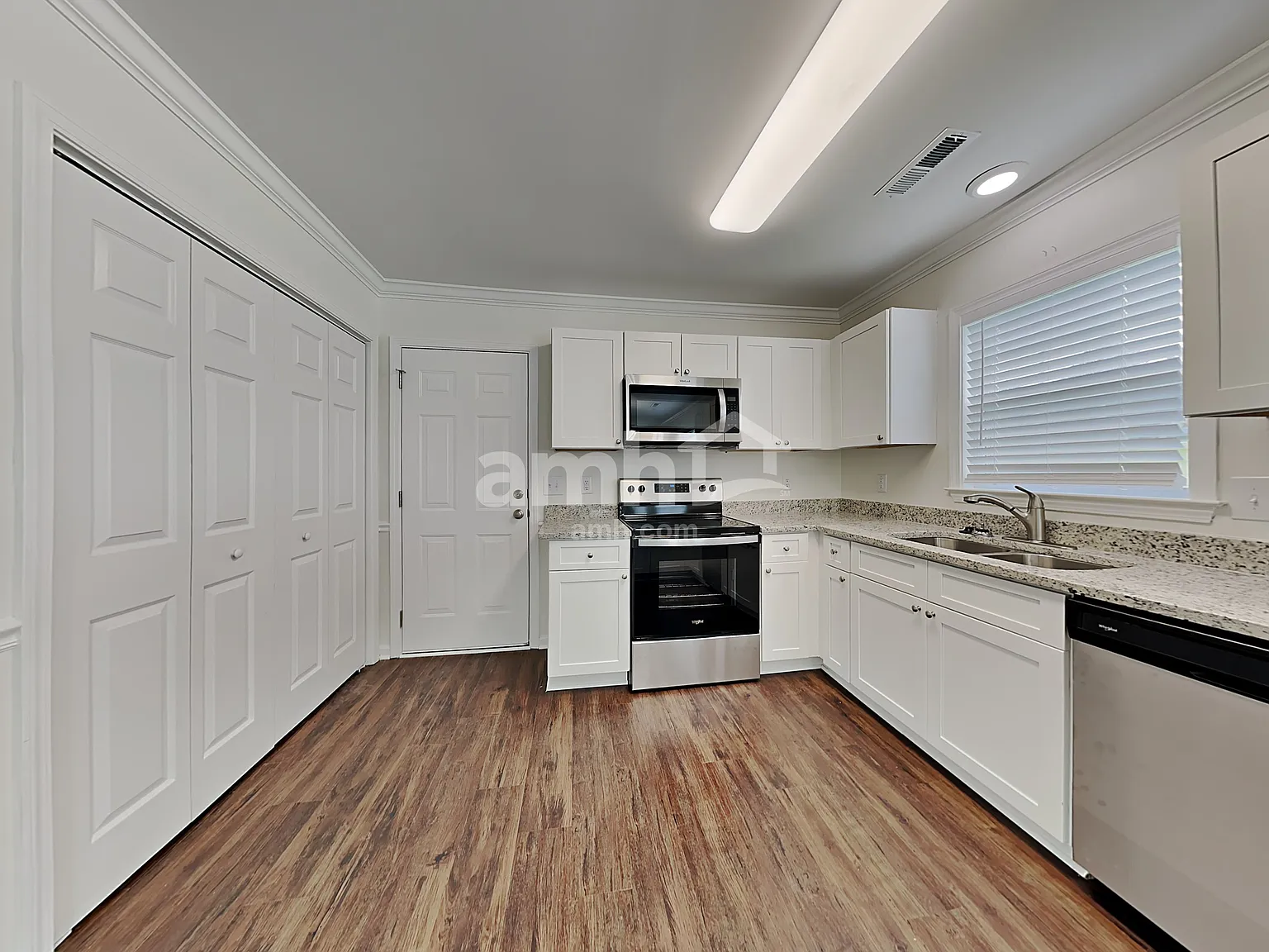 4 bed, 2.5 bath, 2742 sqft, $2,215 — Photo 4