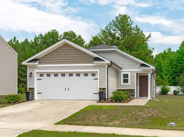 908 Bellewood Gardens Dr, Angier, NC 27501