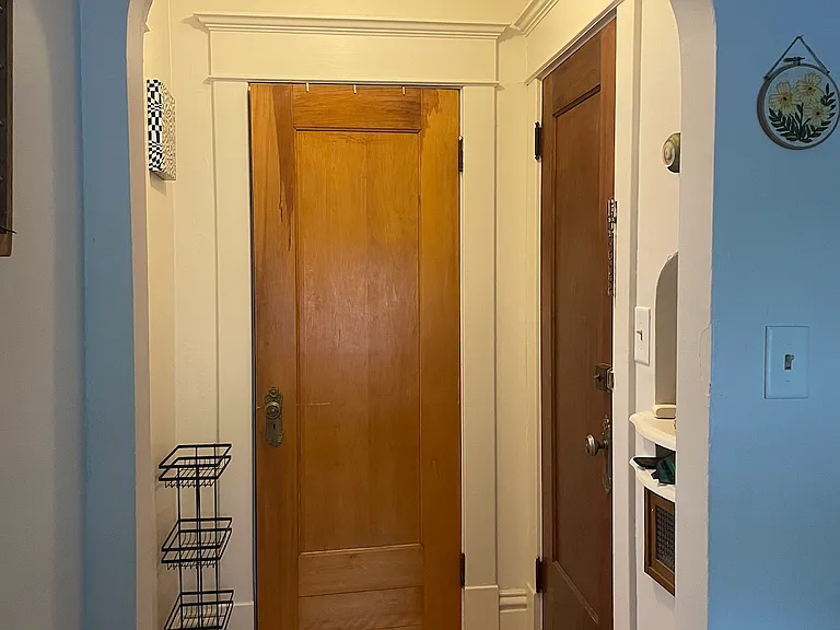 Entrance on the right. Closet on the left.