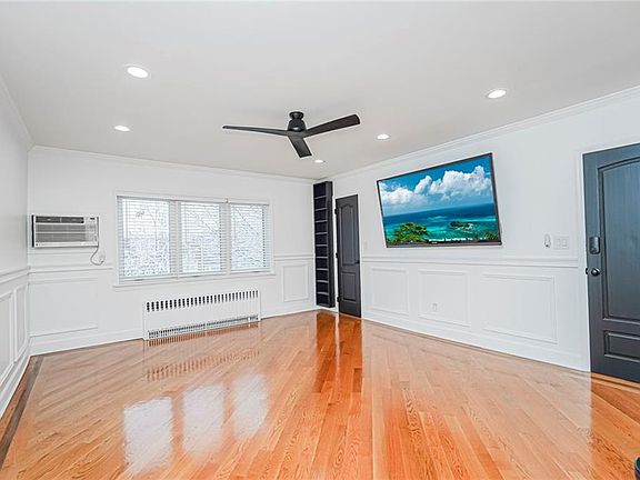 5th image of 248 Bay 19th St #B