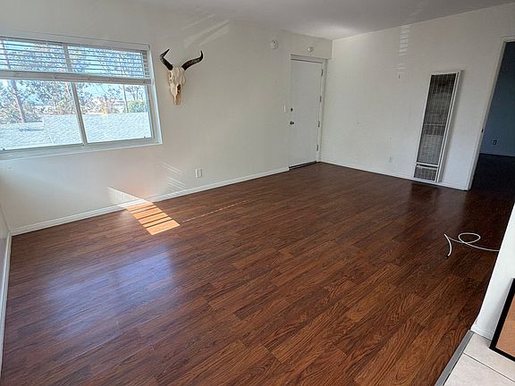 3rd image of 956 Eucalyptus Dr APT A