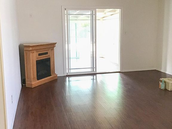 5th image of 2268 Finch Ln