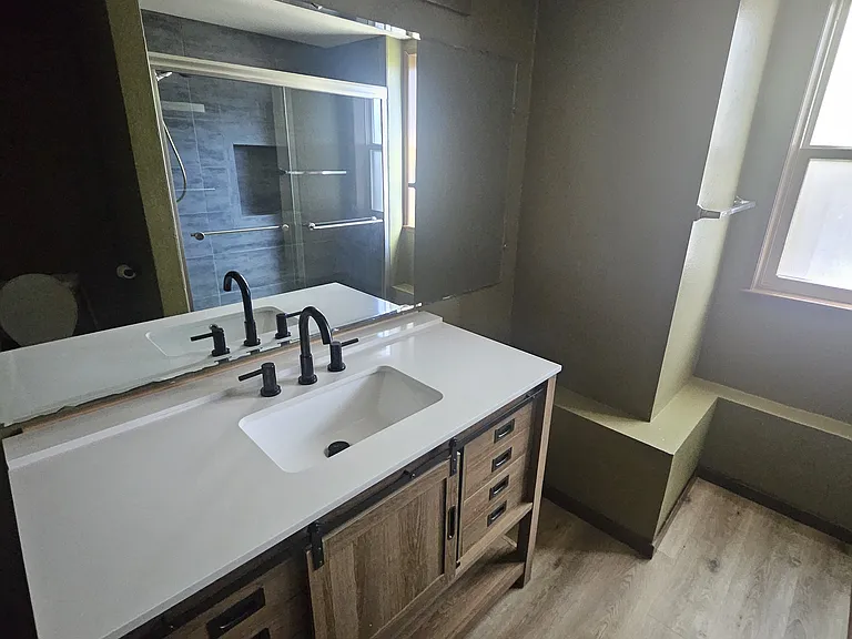 4402 Glasgow Way — Photo 34