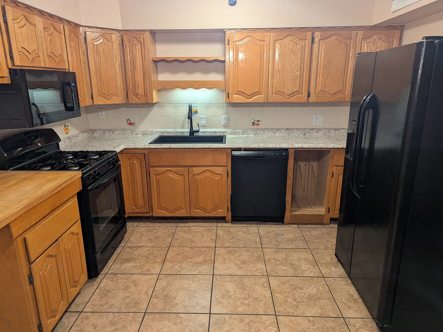 3 bed, 1979 sqft, $2,000 — Photo 2