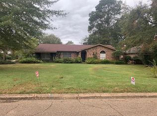 317 Oak Grove Dr, Grenada, MS 38901