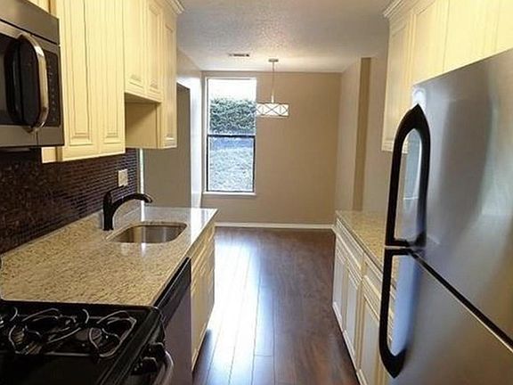 3rd image of 52 Shrewsbury Green Dr Unit B