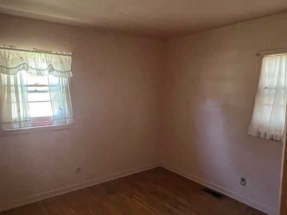 3rd image of 4004 W Main St