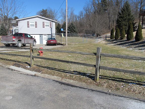 4th image of 212 Sunset Dr