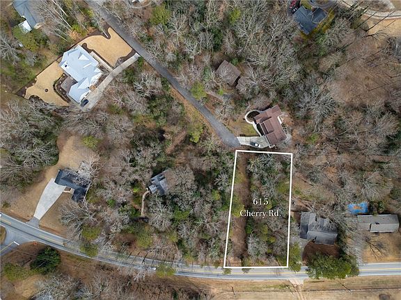 2nd image of 615 Cherry Rd