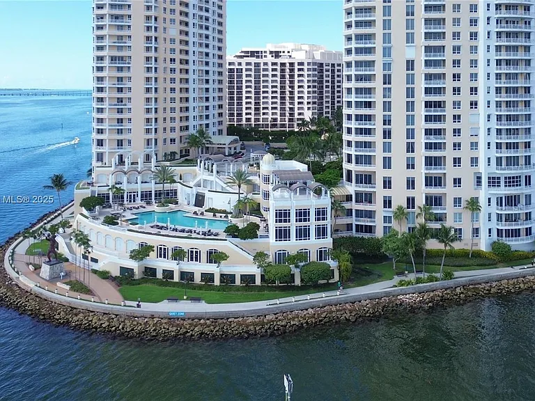 848 Brickell Key Dr #306 — Photo 39
