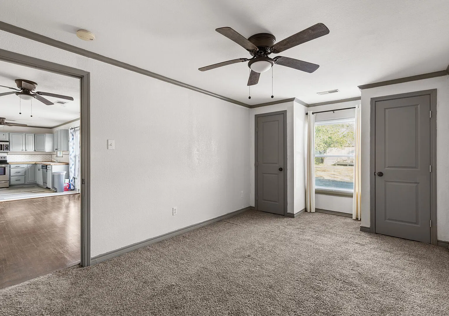 3 Bed 2 Bath For Lease! — Photo 4