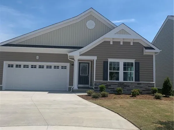 104 Corcoran Ln, Suffolk, VA 23435