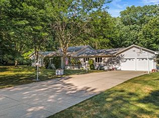 16 Meadowbrook Rd, Derry, NH 03038