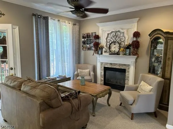 85 Arrowgate Dr, Randolph, NJ 07869