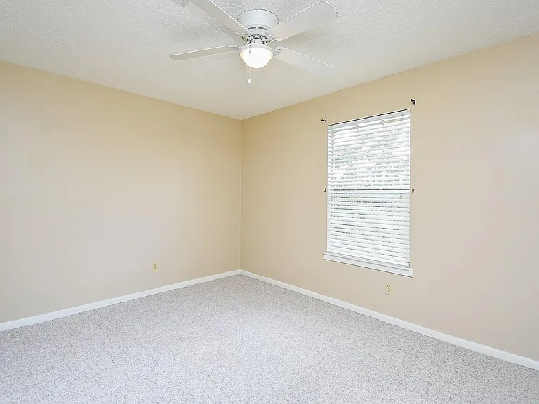 910 Shillington Dr — Photo 42