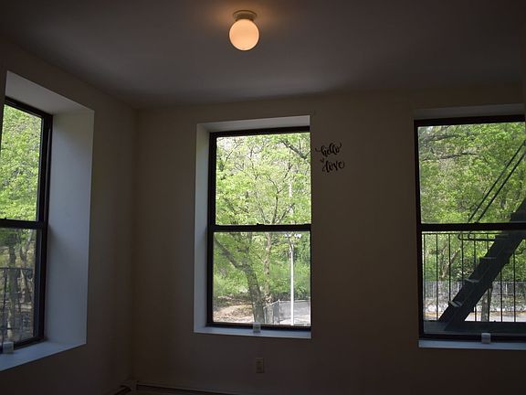 4th image of 305 W 150th St #3011