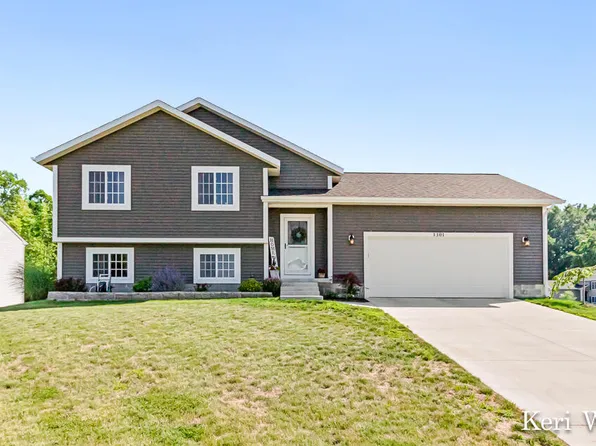 1301 Waters Edge Ct, Whitehall, MI 49461