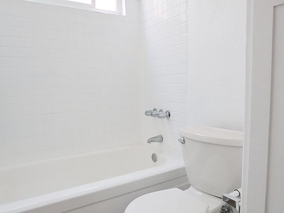 2nd image of 810 Norton Ave #1A