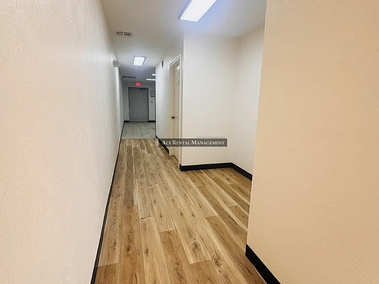 2905 Nederland Ave — Photo 7