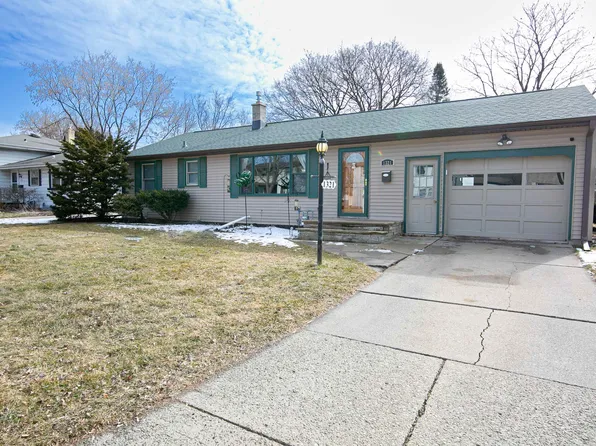 1321 S Riverdale Dr, Appleton, WI 54914